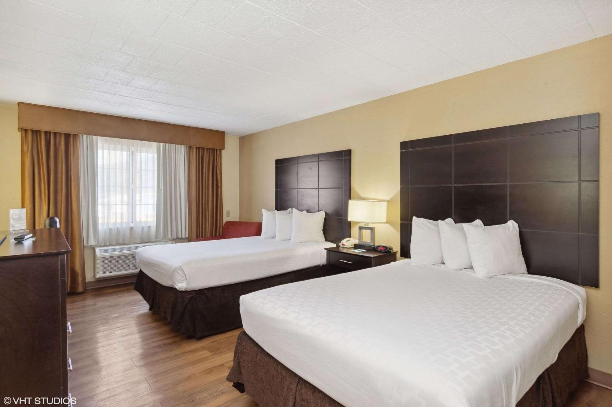 Quality Inn & Suites Morgantown - University Area Exterior foto