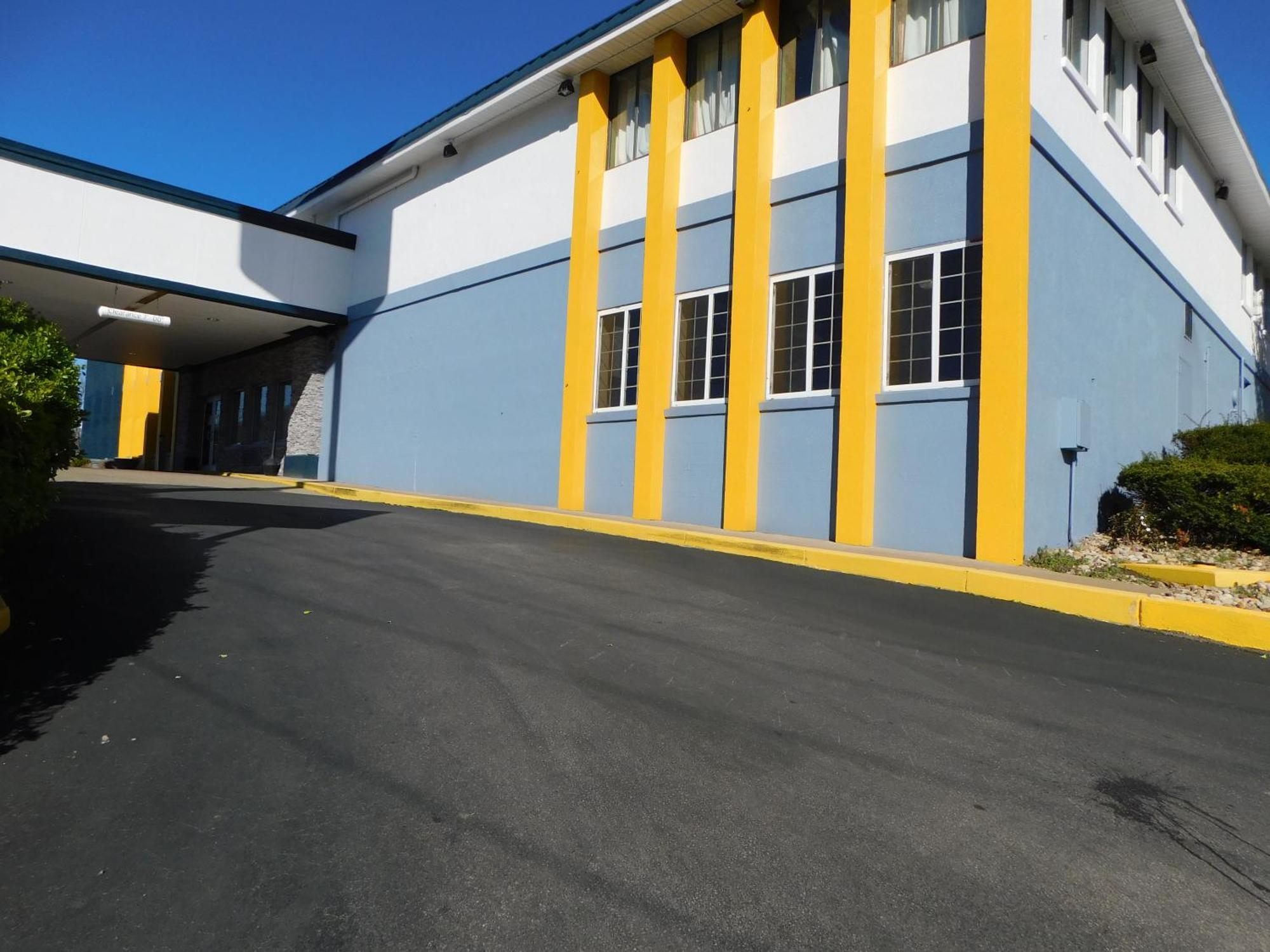 Quality Inn & Suites Morgantown - University Area Exterior foto